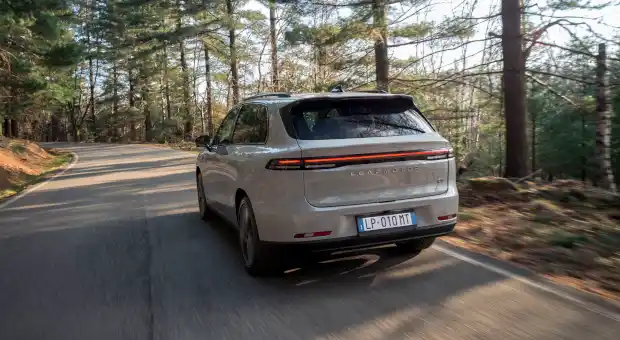 Leapmotor C10 Ultra Hybrid EV rear exterior