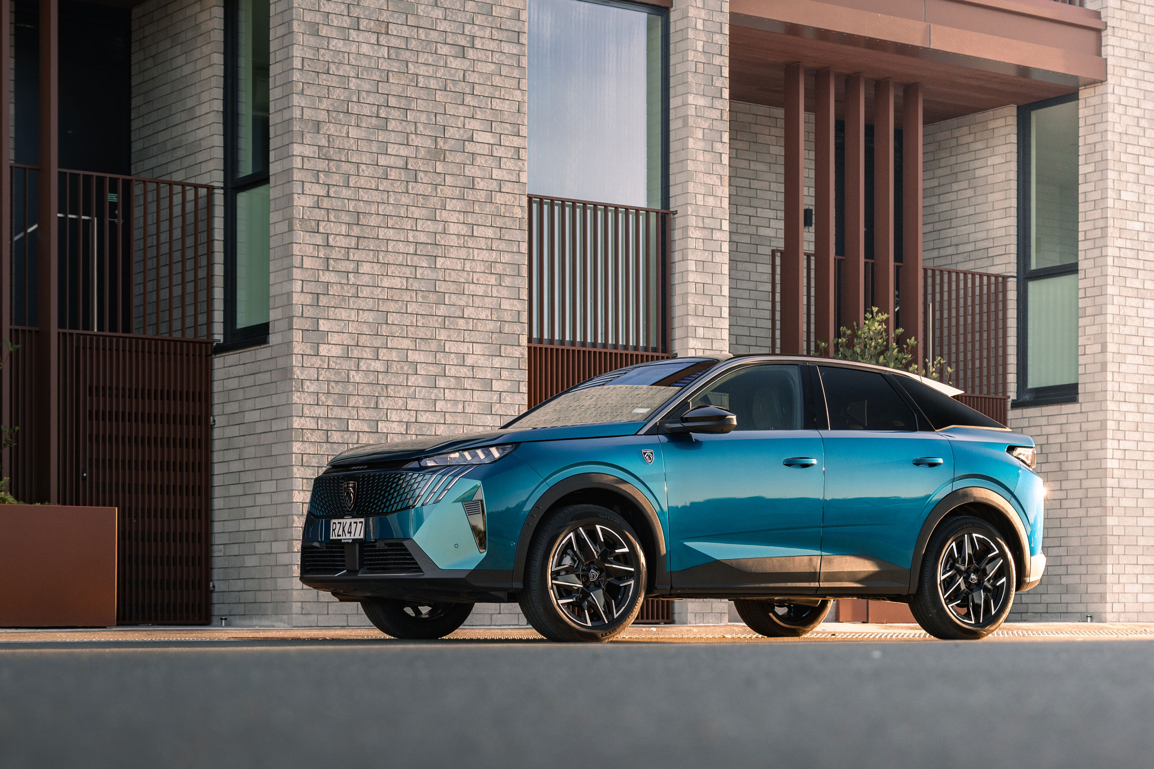 Peugeot 3008 Hybrid in an urban setting