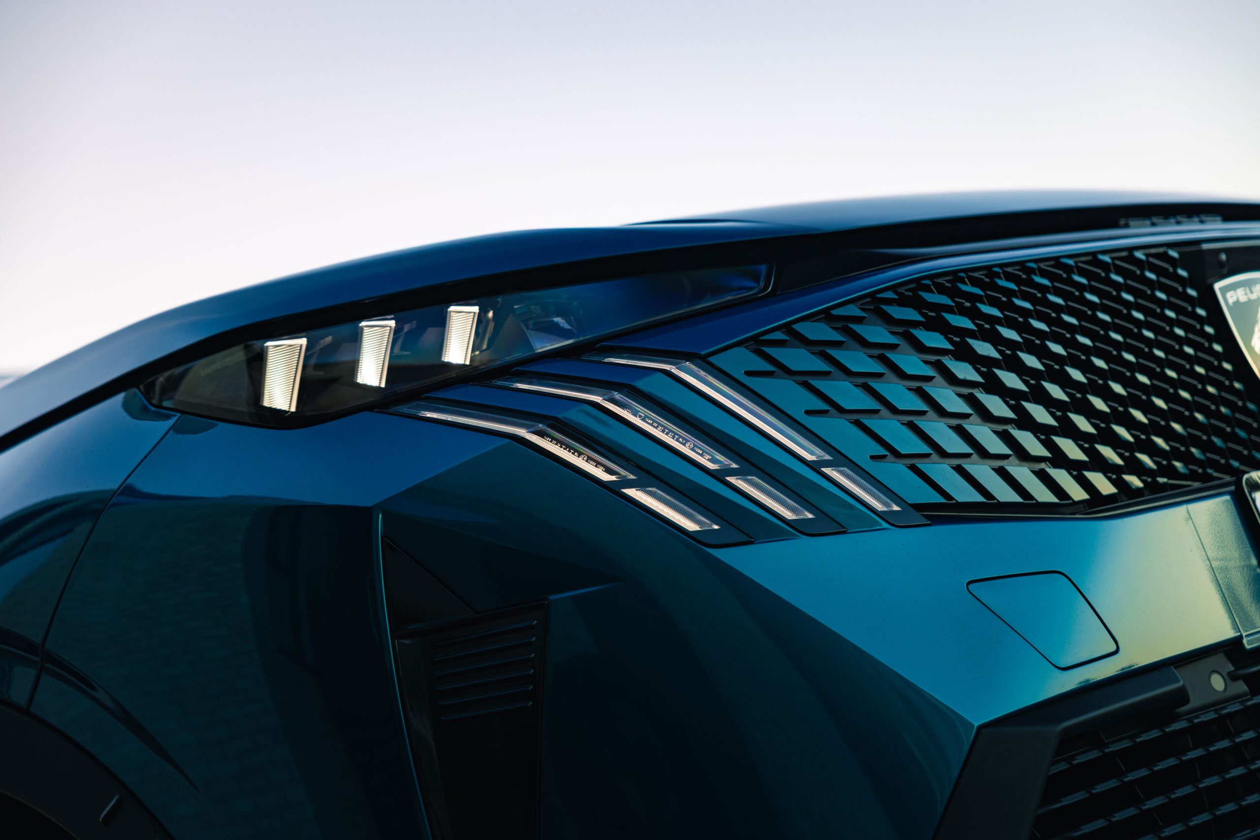 Peugeot 3008 Hybrid front exterior detail